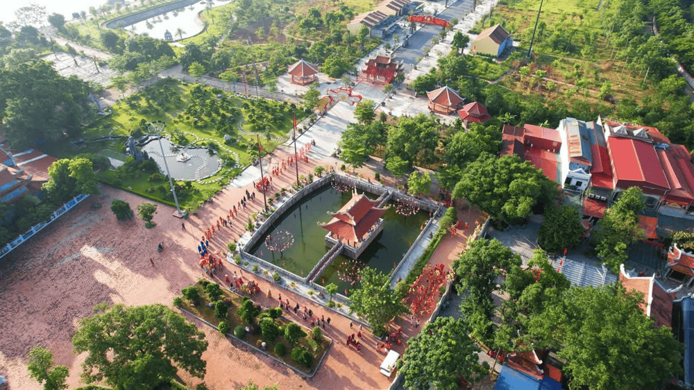 Toàn cảnh đền Lảnh Giang từ trên cao nhìn xuống (Nguồn: Fanpage Lảnh Giang Linh Từ)